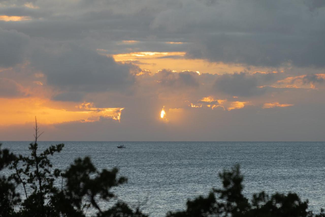 Red Sunset Beach Club Hotel โบเคโรน ภายนอก รูปภาพ